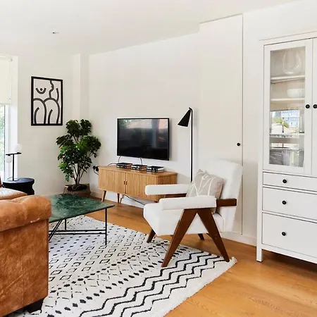 The Copenhagen Place - Enchanting 2Bdr Flat With Balcony London Exterior photo