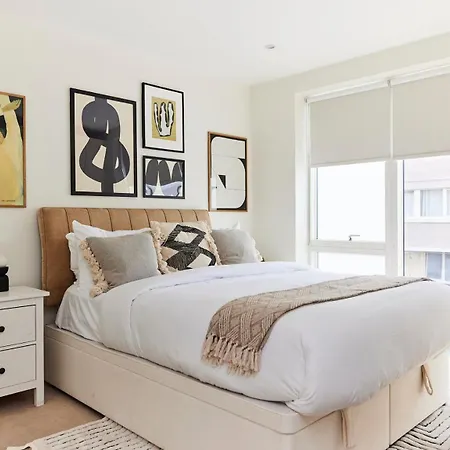 The Copenhagen Place - Enchanting 2Bdr Flat With Balcony London Exterior photo