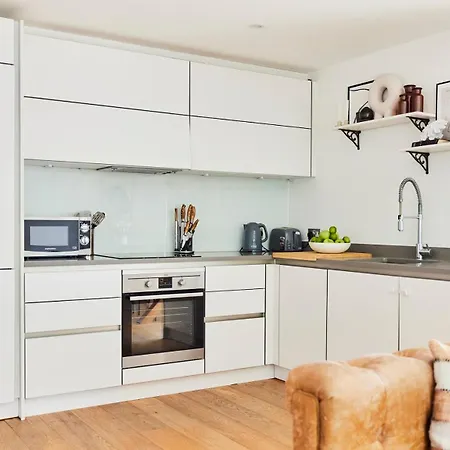 The Copenhagen Place - Enchanting 2Bdr Flat With Balcony London Exterior photo