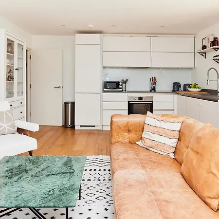 The Copenhagen Place - Enchanting 2Bdr Flat With Balcony London Exterior photo