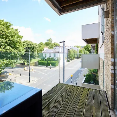 The Copenhagen Place - Enchanting 2Bdr Flat With Balcony London Exterior photo